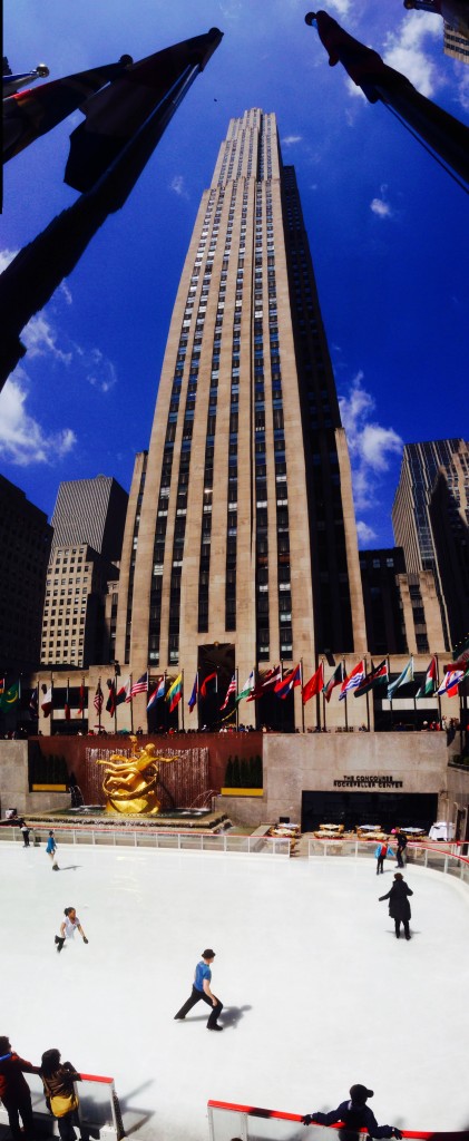 Let's be a tourist for a day = we have time to kill before our dinner reservation. Last weekend for ice skating at the Rockefeller Center