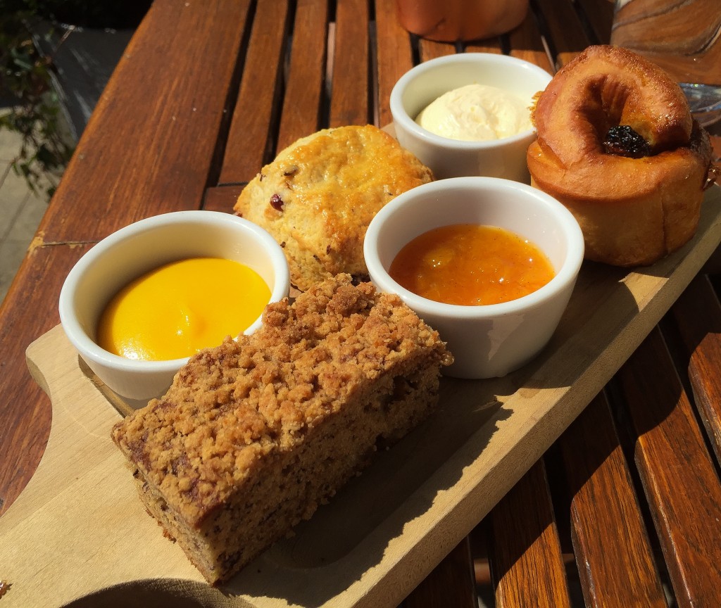 BREAKFAST BREAD BASKET Homemade pastries & bread, salted butter, sweet vanilla butter, homemade jams $9 