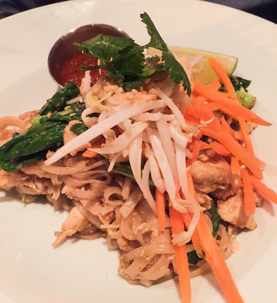 Chicken Pad Thai bean sprouts, carrots, peanuts, cilantro ~15 