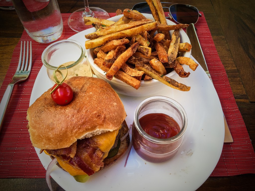 KITCHEN BURGER 19 grass fed angus beef, aged cheddar, bacon, bread & butter pickles, challah bun, hand-cut fries, special sauce